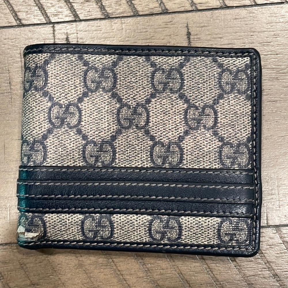 AUTHENTIC mens monogram gucci wallet